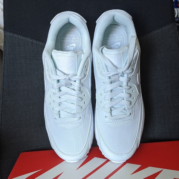 BNIB Nike Wmn's Air Max 90 - Sz 8 - Picture 8 of 9